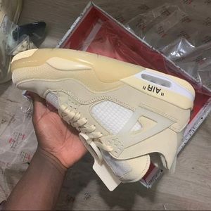 Off White Jordan 4’s